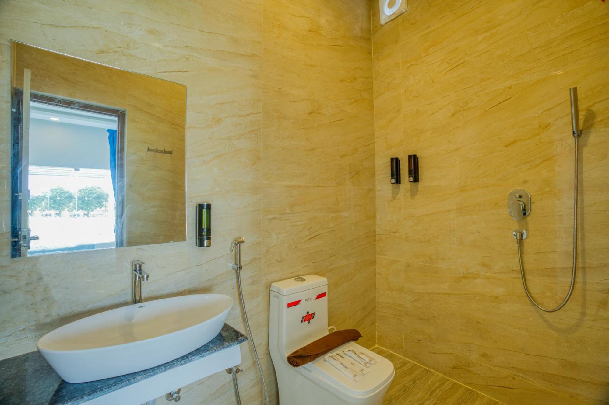 Seaborne Beach Resort Auroville Extérieur photo
